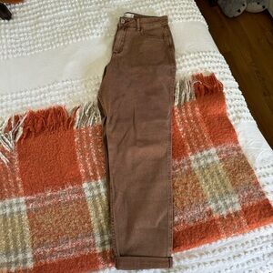 NWOT Hollister Curvy High Rise Mom Jeans 👖🐻